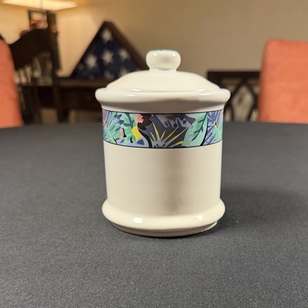 Vitromaster Key Largo Tea Canister & Lid. Vintage. 4 Inch